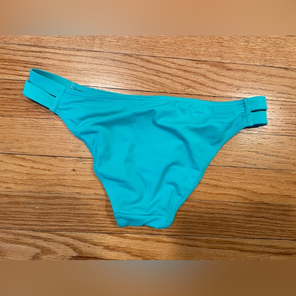Coco Rave Teal Peek-a-Boo Hip Bikini Bottoms - Size M - Picture 2 of 3